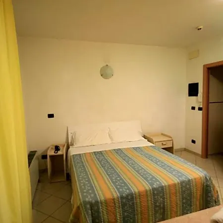 Paradise 4*
