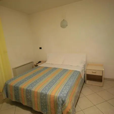 Paradise 4*